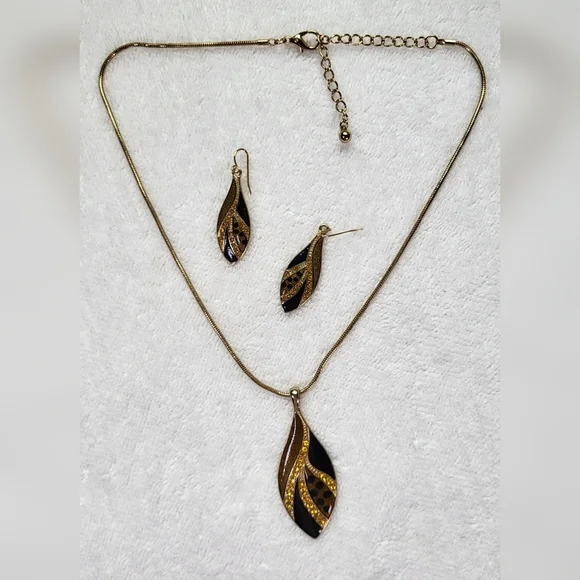 Topaz and Black Jewel Tone Necklace and Dangle Earrings Set / Pierced - Picture 2 of 5